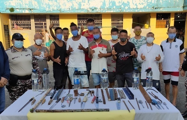 PPL de la cárcel de Quevedo entregan armas de forma voluntaria