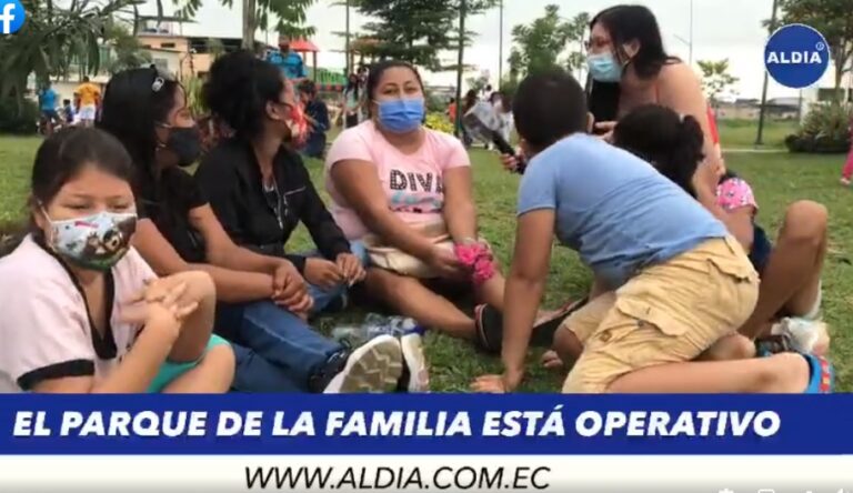 Las familias vuelven a los parques tras varios fines de semana en confinamiento