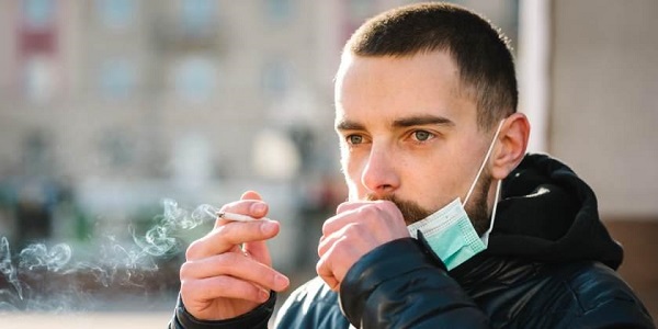 El riesgo de enfermedad grave y muerte por COVID-19 en fumadores se incrementa hasta en un 50%