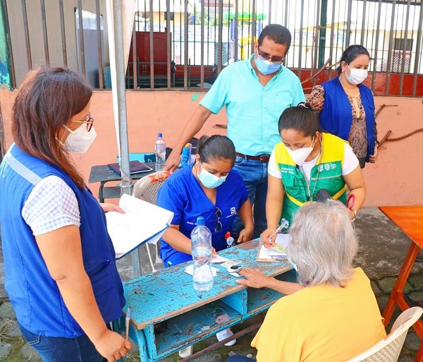 Adultos mayores se benefician con la entrega de medicación en Valencia