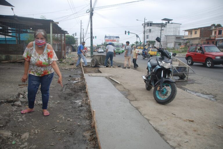 Quevedo: Obra municipal dañó pavimento, moradores se quejan