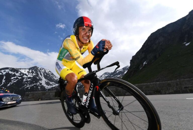 Richard Carapaz sigue de líder del Tour de Suiza