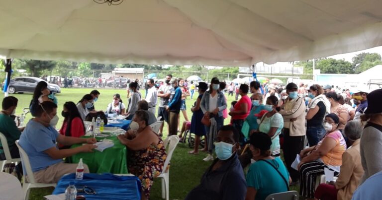 Don Naza cierra la semana con brigadas médicas y alimentos en Quevedo