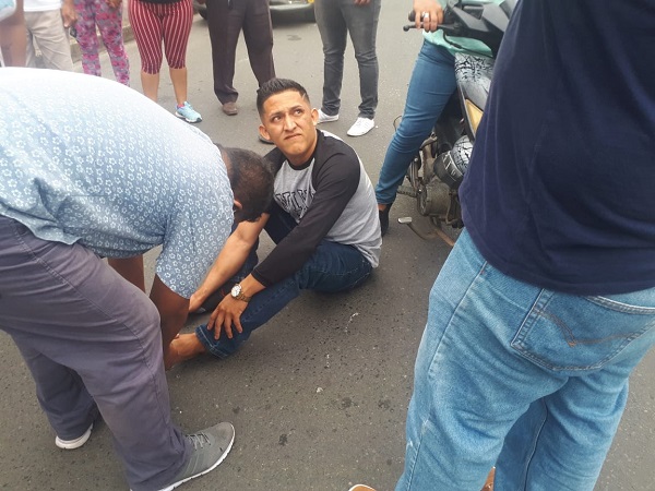 Quevedo: Perro callejero provoca accidente de tránsito