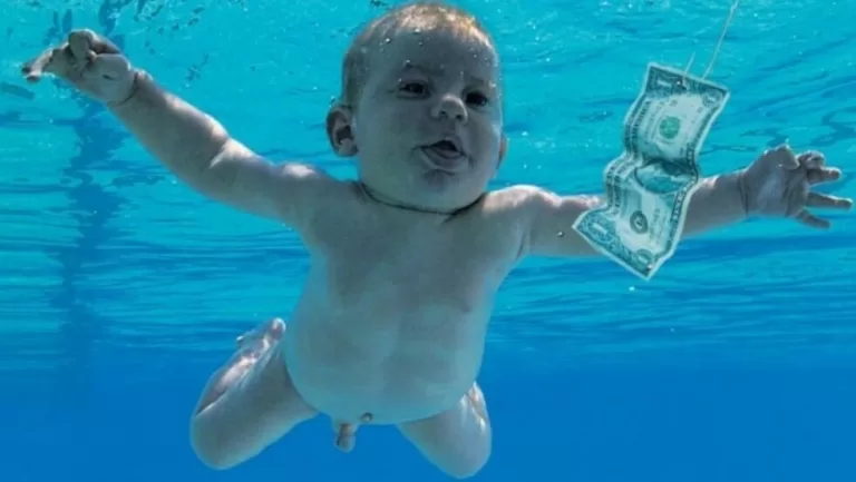 El bebé de ‘Nevermind’ demanda a Nirvana por pornografía infantil