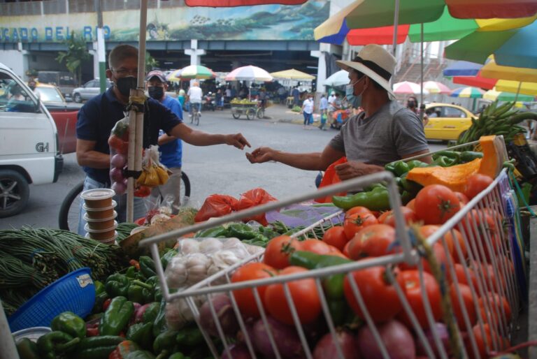 Víveres suben de precio por alza de combustibles