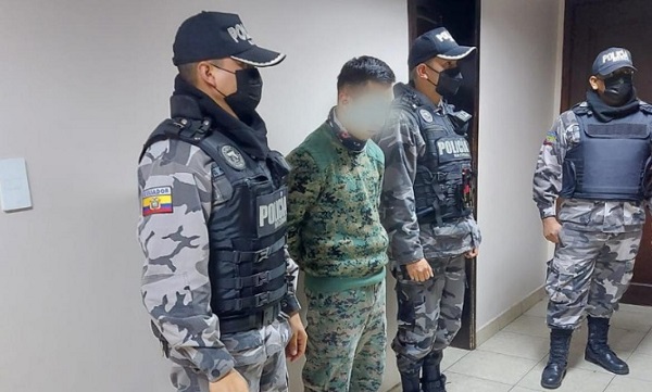 Detienen a militar que pretendía ingresar armas y drogas a la cárcel de Cotopaxi