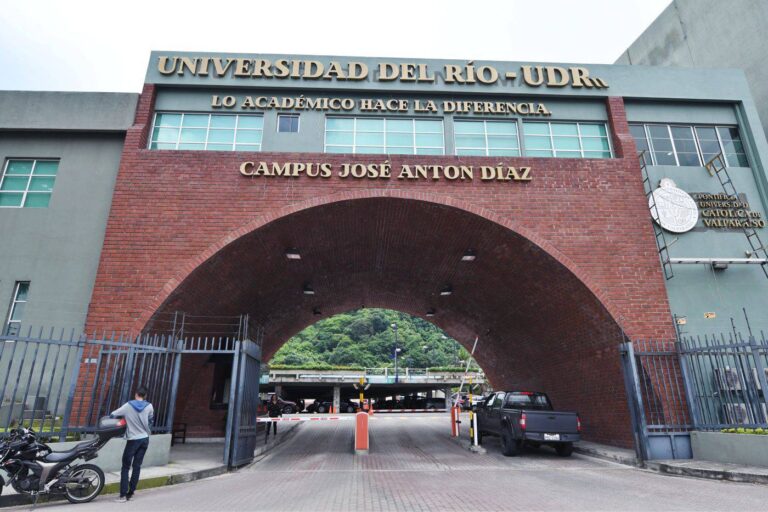 43 centros superiores de Ecuador ya tienen aprobado su plan de retorno progresivo y voluntario a las aulas 