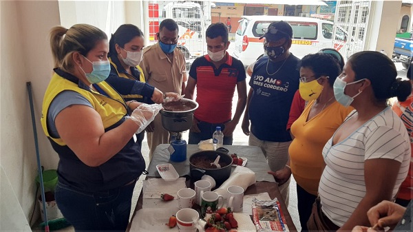 Fluminenses aprenden técnicas con chocolate en el taller ‘Aprende para Emprender’