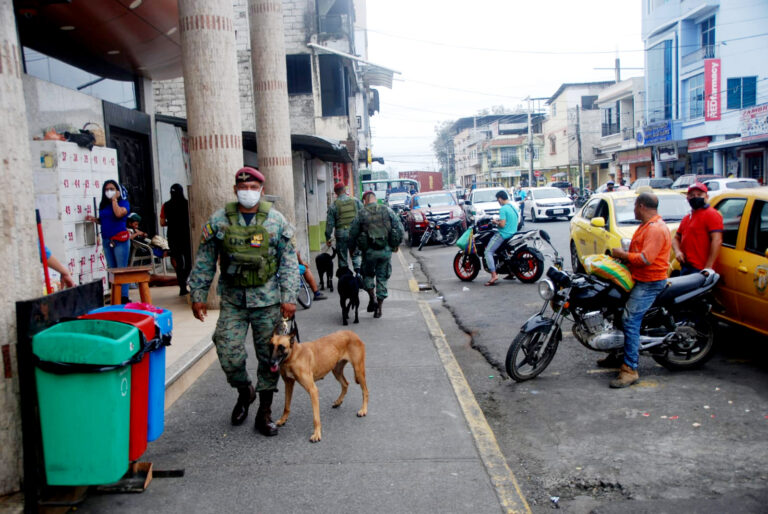 Fuerte contingente militar de otras provincias llega a Los Ríos