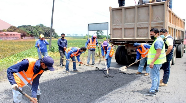 Inicia bacheo mayor y menor en la carretera E484, tramo San Juan – Vinces