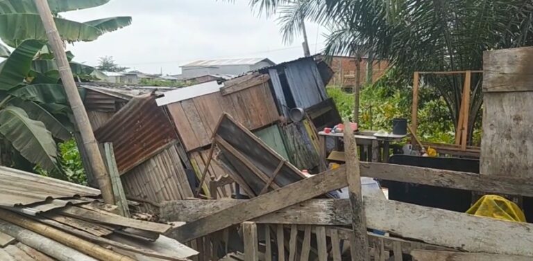 Una casa se desplomó en Babahoyo debido a sus endebles bases
