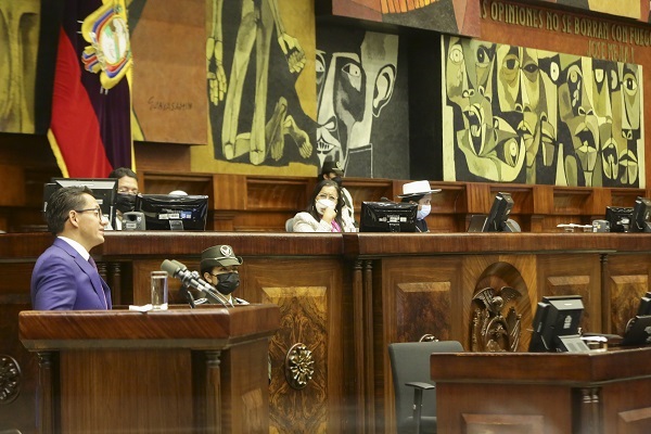 Con 75 votos afirmativos censuran y destituyen al Defensor del Pueblo, Freddy Carrión
