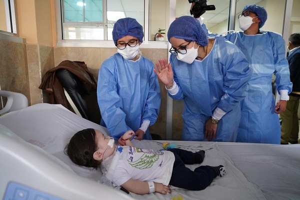 Tres niños con AME recibieron su medicamento en el Hospital Baca Ortiz