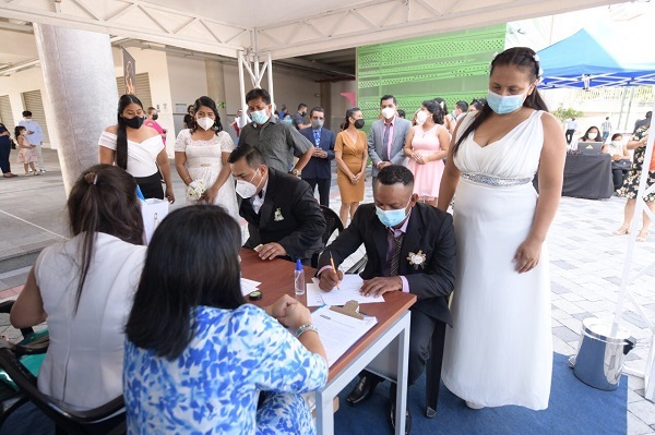 Estación de la Aerovía sirvió de escenario para el matrimonio de veinte parejas