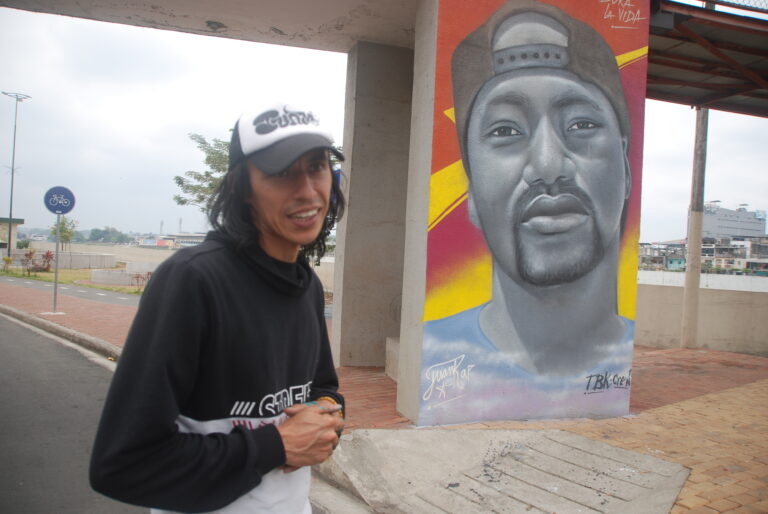 Juam Rap embellece la ciudad con sus graffitis artísticos