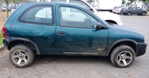 Policía recupera automóvil robado en el anillo vial de Quevedo