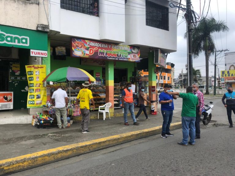 Algunos comerciantes preocupados por cierre de un tramo del sector El Atascoso debido a obra de paso a desnivel