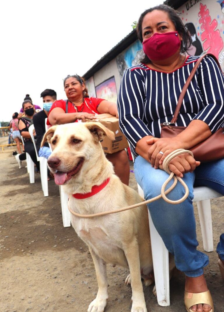En Quevedo se inauguró clínica veterinaria móvil