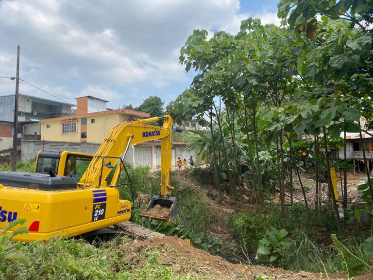 Empezó la limpieza de esteros y canales debido a las lluvias