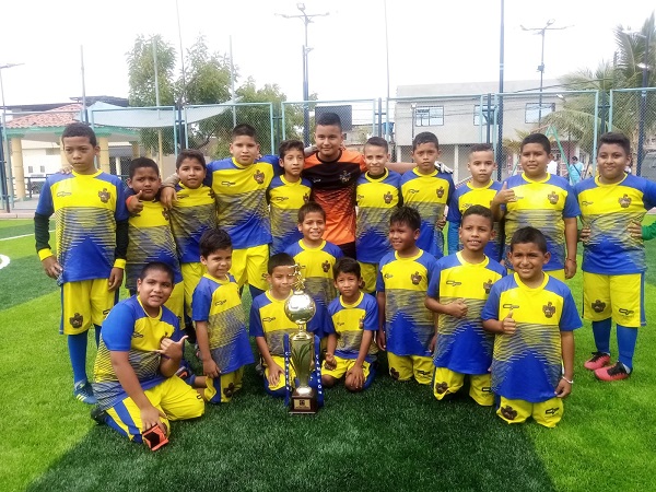 Escuela Deportiva Municipal de Babahoyo gana copa en Durán