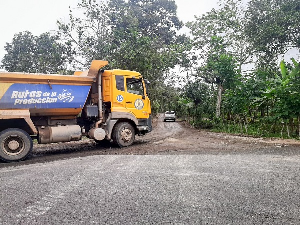 Continúan las obras de viales en la provincia de Los Ríos