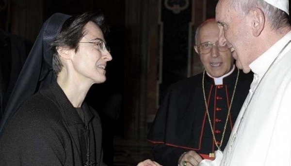 Papa nombra por primera vez a una mujer como ‘número dos’ de Vaticano