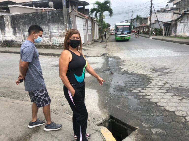 En El Guayacán se arregló la calle, pero el problema de las aguas estancadas continúa