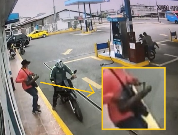 Delincuentes usaron un tumba puertas para robar en gasolinera de Quevedo