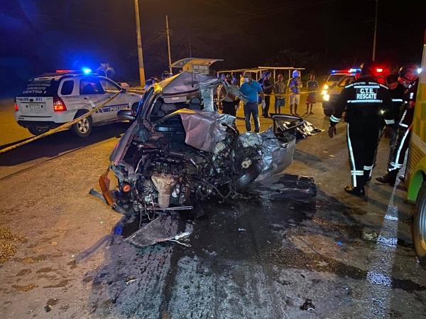 Ventanas: Un muerto fue el saldo del accidente entre un bus y un auto