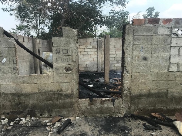 Incendio habría consumido totalmente una vivienda en El Empalme