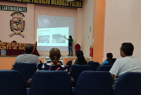 Capacitación sobre clasificación y manejo de desechos sólidos