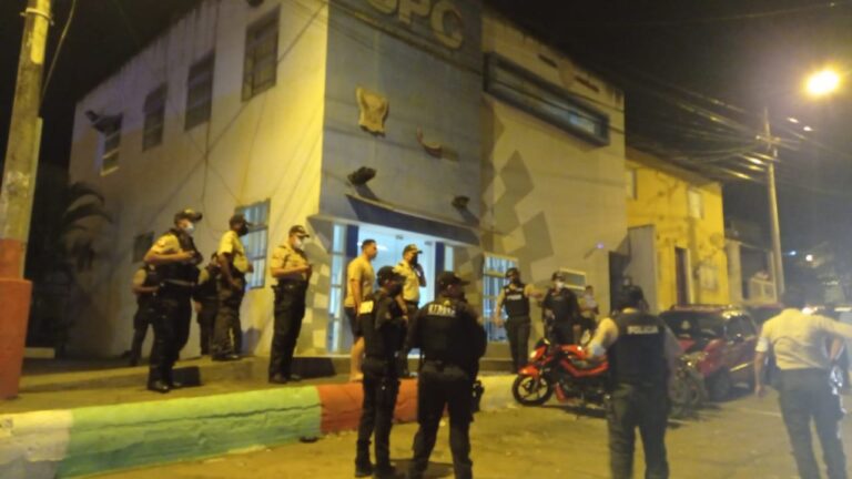 Policía murió en ‘atentado’ contra UPC en Esmeraldas; hay 9 detenidos