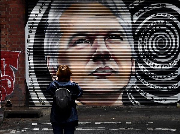 La justicia británica abre la puerta a la extradición de Assange a Estados Unidos