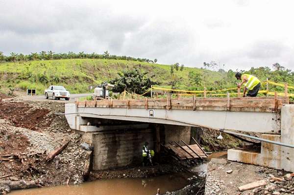 En los próximos días culminará reconstrucción de la vía Guayacanes – Colonia 24 de Mayo – Gualipe