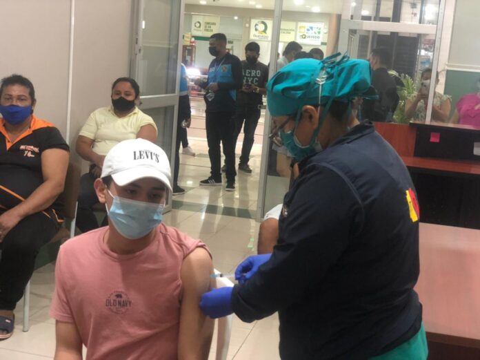 Quevedo: Punto de vacunación fue cancelado por reclamos y disturbios de la ciudadanía
