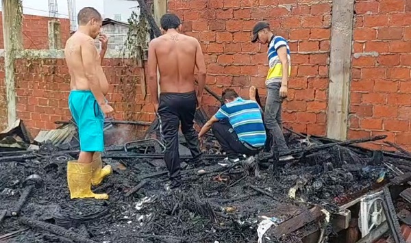Babahoyo: Por una vela encendida, una vivienda se prendió en llamas