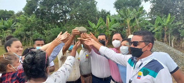 Colocan la primera piedra para construcción de una Capilla en Buena Fe