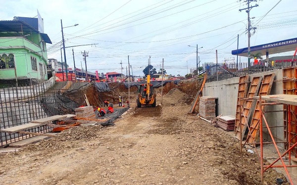 Avanza la construcción de puente a desnivel y paso deprimido en Quevedo