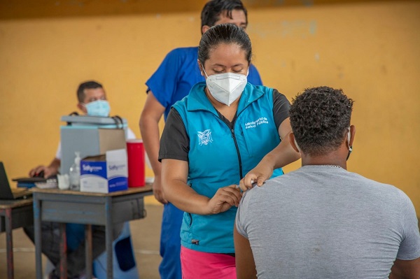 Campaña de inmunización en el Polideportivo de Mocache será hasta el 16 de enero