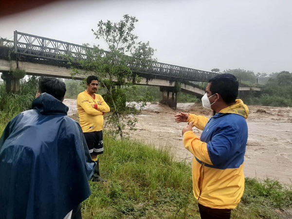 Puente Pantaloni sobre río San Pablo cerrado en cantón Valencia