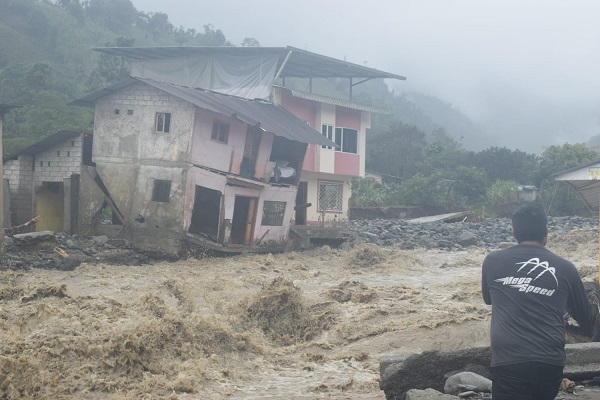 Desbordamientos de ríos y deslaves en varios cantones de Cotopaxi