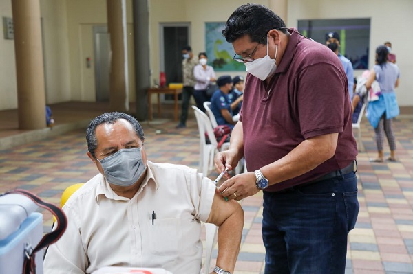 Continúa el proceso de vacunación contra el coronavirus en Babahoyo