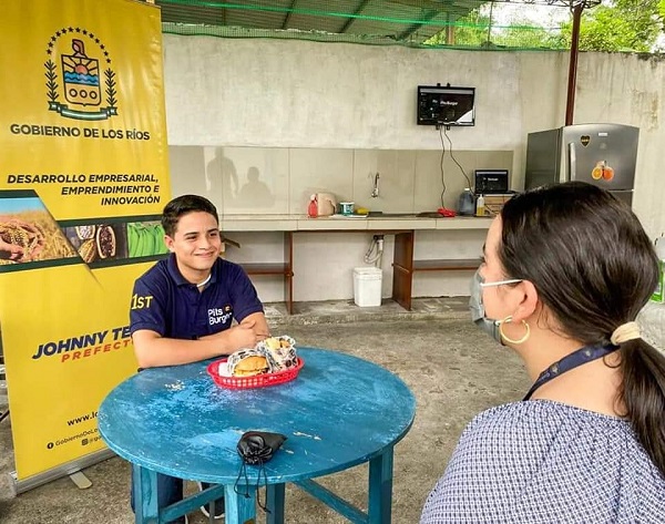 Prefectura de Los Ríos apoya a emprendedores riosenses