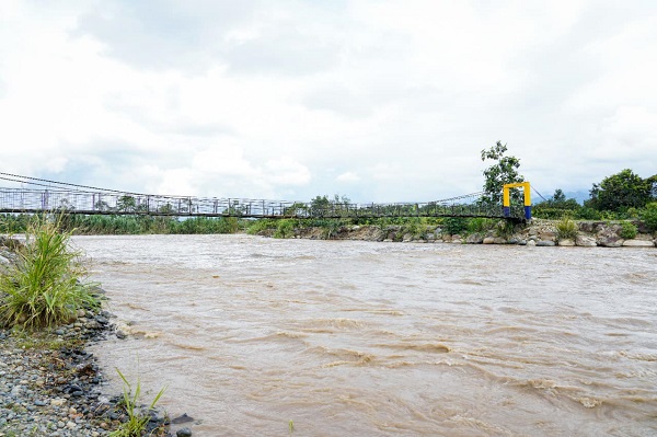 Prefectura de Los Ríos realiza tareas ante amenaza de desbordamiento del Río Umbe
