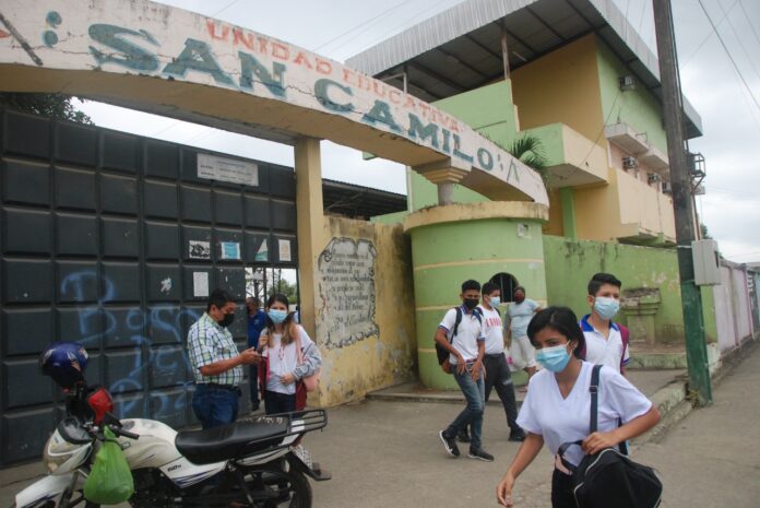 Estudiantes terminarán sus clases en la presencialidad