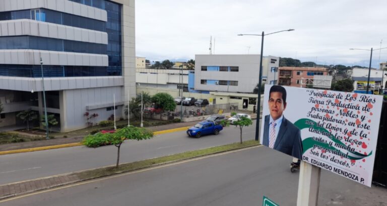 Imagen del alcalde de Buena Fe, Eduardo Mendoza, se presenta en Babahoyo