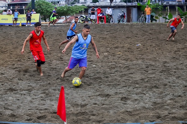Babahoyo también juega fútbol playa