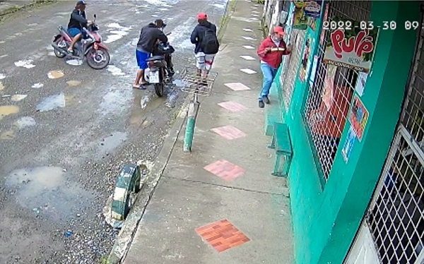 Quevedo: Tres sujetos con arma en mano le roban la moto a un hombre