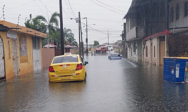 Babahoyo bajo el agua; casas, negocios e instituciones inundadas